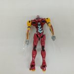 本体の全身を背面から写したもの。背中と脚の後ろ側