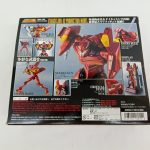 外箱の裏面。商品の説明写真と注意書き、右下にバーコードと製品番号の印字
