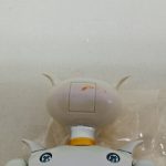 頭部の後ろ側のアップ。表面に汚れ