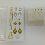 付属品のトレーと白い台座