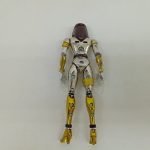 女性型ロボットを背面から写した全身