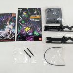 冊子2冊と黒い台座の部品、ケーブルのパーツ