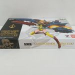 外箱を斜めから写した正面と側面