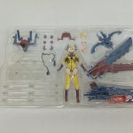 ブリスタートレイに収まった森雪のフィギュアとアーマーのパーツ