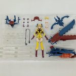トレイ全体を正面から写したもの。交換用の顔と手、台座の支柱