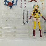 トレイ内の森雪のフィギュアと鎖のパーツのアップ