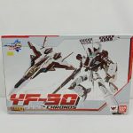 外箱の正面。YF-30 CHRONOSのロゴと機体の絵