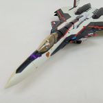機首からコクピットにかけてのアップ