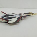 ファイター形態の機体を斜め後ろから写した写真