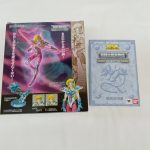 商品箱の裏面と取扱説明書を並べた写真