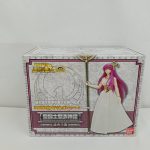 外箱を斜めから写した正面と側面