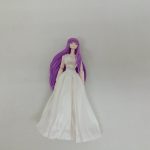 城戸沙織のフィギュアの正面。白いドレス
