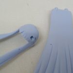 水色の髪のパーツを別の向きから写した写真