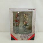 外箱の正面。透明窓の中に赤い衣装のフィギュアが立ち、下部に「GOD EATER 2」のロゴと商品名が印刷されています。
