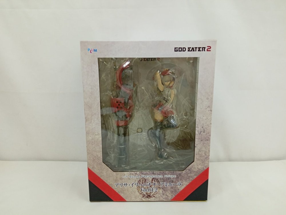 外箱の正面。透明窓の中に赤い衣装のフィギュアが立ち、下部に「GOD EATER 2」のロゴと商品名が印刷されています。
