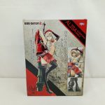 外箱の側面。赤い帯に「ALISA」の文字と、キャラクターの全身イラストが印刷されています。