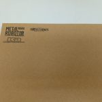 輸送箱の左上のアップ。「METAL ROBOT魂 THE ROBOT SPIRITS」「魂ウェブ商店」「Ka signature」のロゴ。