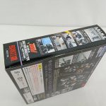 外箱の長い側面。上部に商品写真が並び、下部に商品名の帯