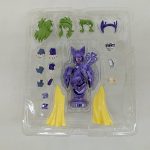 透明トレイに入った紫色のオブジェと、交換用の髪パーツ・手首パーツ。