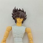本体の上半身を寄せて撮った写真。顔と胸の部分が写っています。