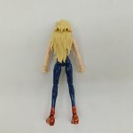 同じ素体のフィギュアを背面から写した写真。