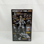 外箱の側面。付属パーツの写真と説明の文字が並んでいます。
