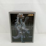 外箱の側面。黒地にメカゴジラの写真と「MECHAGODZILLA 1974」のロゴが写っています。