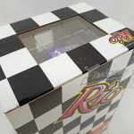 外箱の上面のアップ。透明窓と側面の「FineScenery Rio」のロゴ。