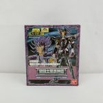 外箱の正面。『聖闘士聖衣神話』『キャンサーデスマスク(冥衣)』の文字と黒い聖衣の絵