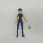 素体の全身を正面から写したもの。青い髪と紺色の衣、横に小さな部品