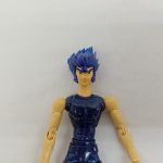 素体の上半身のアップ。青く立った髪と紺色の衣