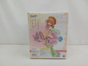 外箱の正面を斜めから。プチプチに包まれ、「ご注文はうさぎですか？」のロゴとキャラクターのイラスト。
