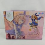 外箱の側面。『ご注文はうさぎですか？』のロゴと『COCOA Halloween fantasy』の文字、人物のイラスト