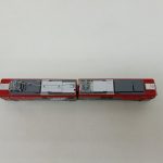 車両を屋根側の斜め上から撮った写真。