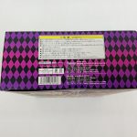 外箱の底面。注意書きのラベルとバーコードが印刷されています。