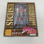 外箱の正面。金文字の「ESIDISI」「JOJO'S BIZARRE ADVENTURE」と窓、下に「超像可動 エシディシ」の印字。