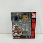 外箱の正面。透明窓の中にフィギュアが収まり、「TRANSFORMERS」「POWER OF THE PRIMES」「GRIMLOCK」の文字が印刷されています。