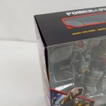 外箱を斜め上から。天面の「POWER OF THE PRIMES」の文字と、窓の中の本体が写っています。