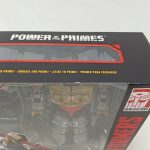 外箱の天面。「POWER OF THE PRIMES」「CHOOSE YOUR PRIME!」の文字とオートボットのマークが印刷されています。