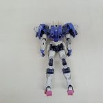 本体を背面から写したもの。背中の装甲と脚