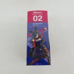 外箱の細い側面。赤い帯に「02 ライスシャワー」の印字とキャラクターのイラスト。