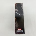 パッケージの側面。人物の絵と『MARVEL LEGENDS』の文字