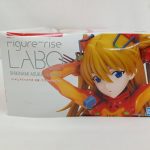 外箱の上面。キャラクターの顔のアップのイラストと「Figure-rise LABO」「SHIKINAMI ASUKA LANGLEY」の印字。