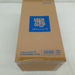輸送箱の正面。「Lucrea（ルクリア） 2.5次元の誘惑 リリエル」の文字、バーコード、MegaHouseのロゴがあります。
