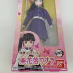 外箱の正面を近くから写した写真。「鬼滅の刃スタイル 栗花落カナヲ」の表記があります。