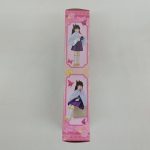 反対側の側面。キャラクターの写真が2つ並んで印刷されています。