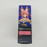 外箱の側面。キャラクターのイラストと「figma 304 CASTER」の表記が印刷されています。