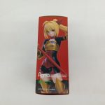 外箱の側面。キャラクターの全身イラストと「figma」の印字。