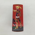 反対側の側面。キャラクターの全身イラストと「figma」の印字。