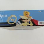 箱の側面。人物の絵と『figma 568 Lancer/Altria Pendragon』の文字、右端にバーコード